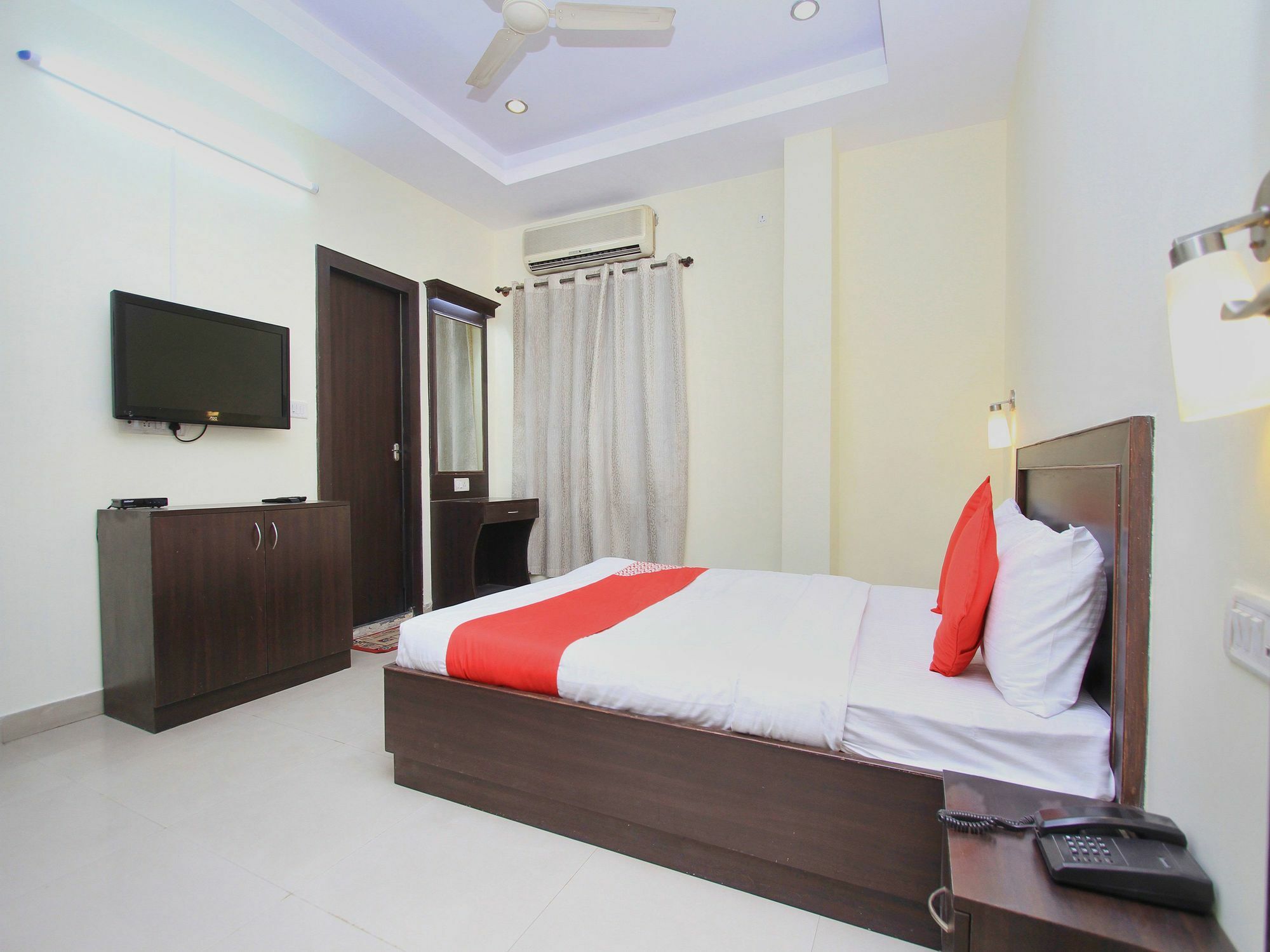 Oyo 345 Hotel Red Mount Aquilla Bangalore Eksteriør billede